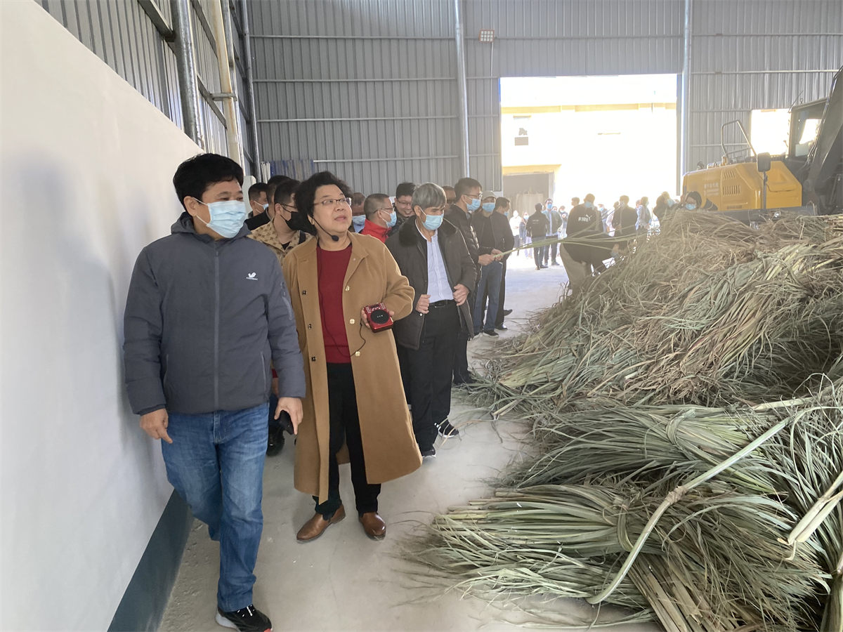 参观年产2万吨单细胞饲料蛋白项目工厂