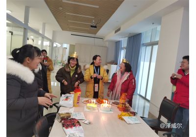 蝴蝶传媒黄色网站员工生日会